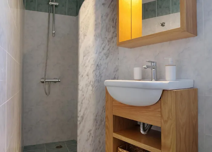 Vikentios Apartman *